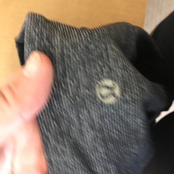 LULULEMON - WOMEN'S SIZE 6 - BLACK YOGA FITNESS CAPRI'S/PANT - Picture 4 of 4